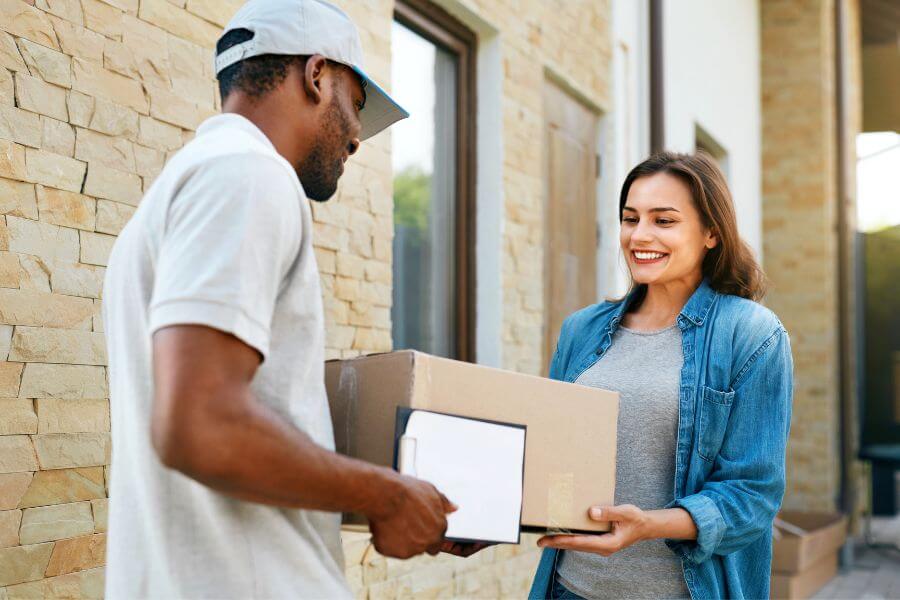 How E-Commerce Stores Benefit from Reliable Courier Services